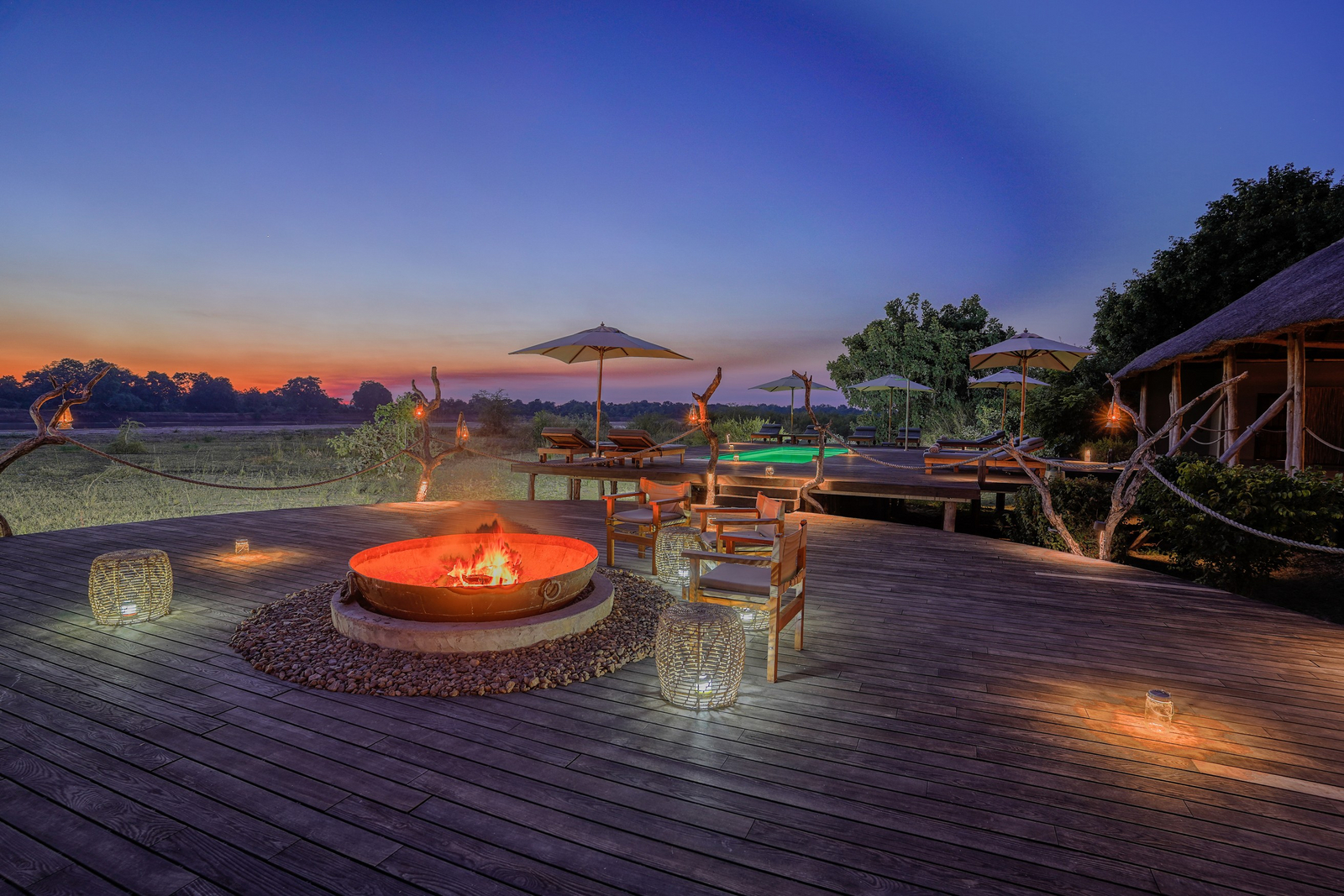 Chikunto Safari Lodge Chikunto Safari Lodge: Boma und Swimming Pool