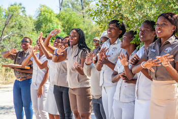 Gomoti Plains Camp: Menschen und Verpflegung