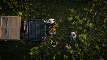 Jamala Madikwe: Safari-Picknick am Morgen mit Geländewagen