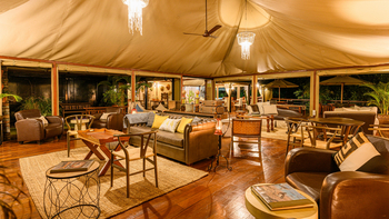 Olare Mara Kempinski: Lounge bei Nacht