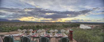 Sasaab: Lunch unter Wolken