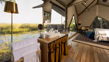 Shinde Footsteps Shinde Footsteps: Bad mit Blick