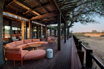 andBeyond Ngala Tented Camp: Deck auf der Flussseite