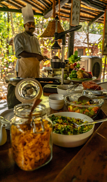 Kanha Jungle Lodge: Küche und Dining