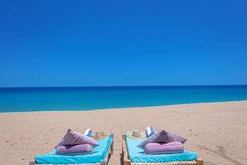 Kaya Mawa Kaya Mawa: Liegestühle am Strand