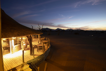 Little Kulala: Essbereich mit Aussicht am Abend