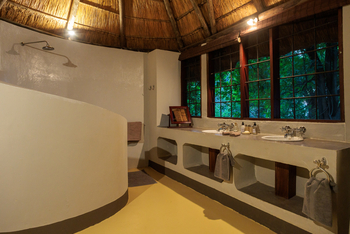 Luangwa River Camp: Gästebad