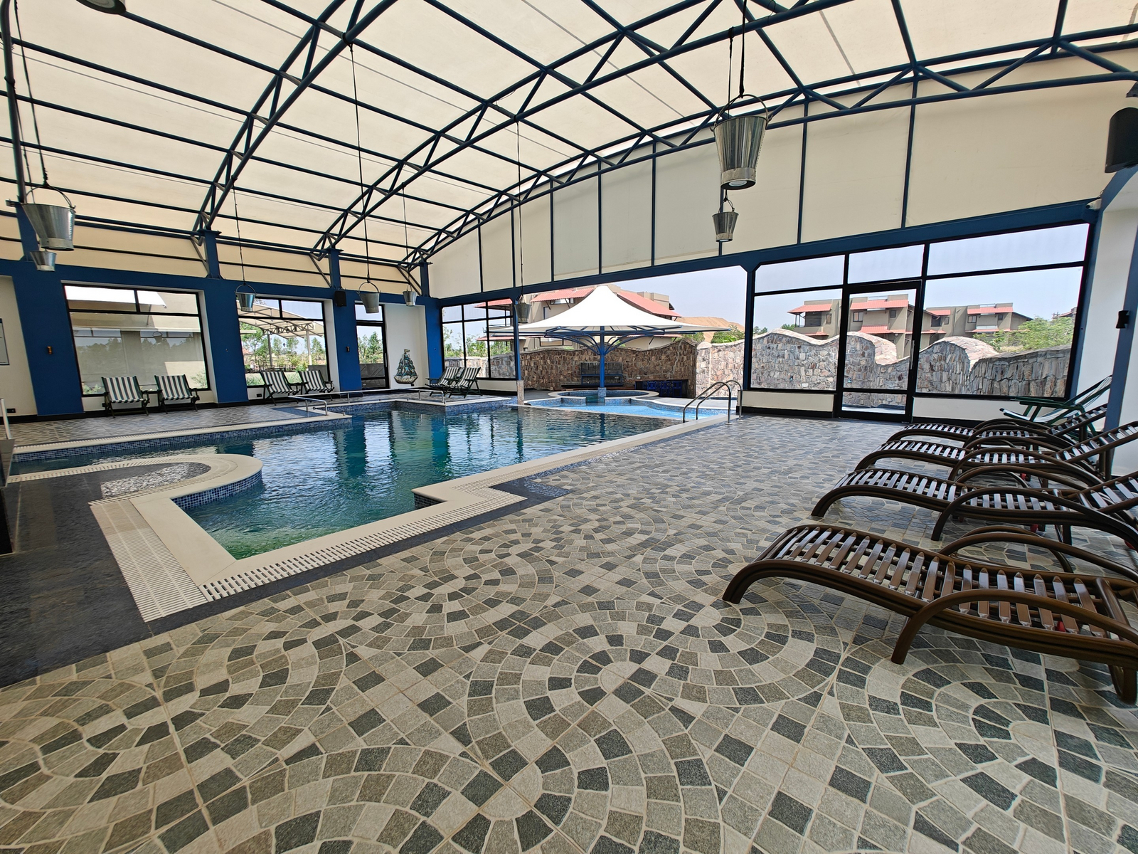 Tathastu Resort Satpura Tathastu Resort Satpura: Hallenbad