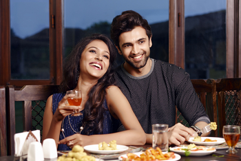 Asiatic Lion Lodge Asiatic Lion Lodge: Paar beim Dinner