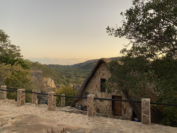 Big Cave Camp Big Cave Camp: Gästeunterkunft