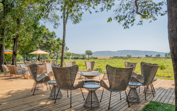 Little Governors' Camp Little Governors' Camp: Korbsessel am Feuerplatz