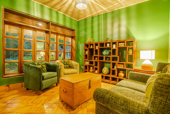 Primate Lodge: Regal und Sessel