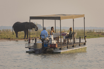 Royal Zambezi Lodge: Lunch auf dem Wasser
