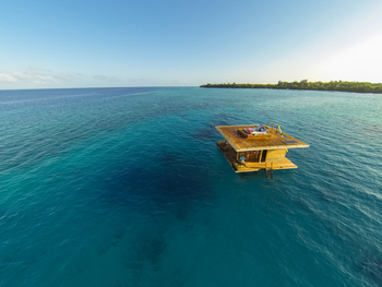 The Manta Resort: Floating Underwater Room