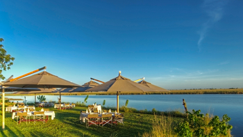Chobe Game Lodge: Sonnenschirme