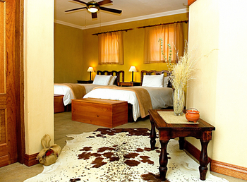 Desert Horse Inn: Schlafzimmer mit zwei Einzelbetten