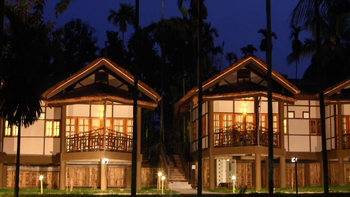 Infinity Resort Kaziranga: Bungalows beleuchtet