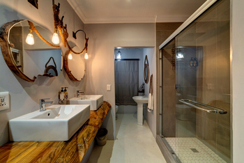 Naankuse @ Utopia: Doppelwaschtisch