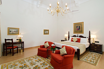 Sawai Madhopur Lodge: Temptation Suite Sessel
