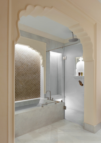 Six Senses Fort Barwara: Steinerne Badenwanne und Regendusche