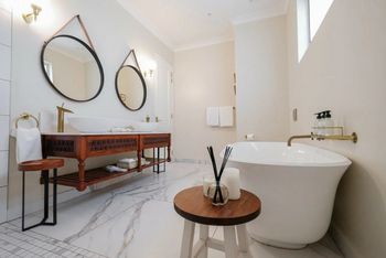 The Palm River Hotel: Executive Suite - Bad