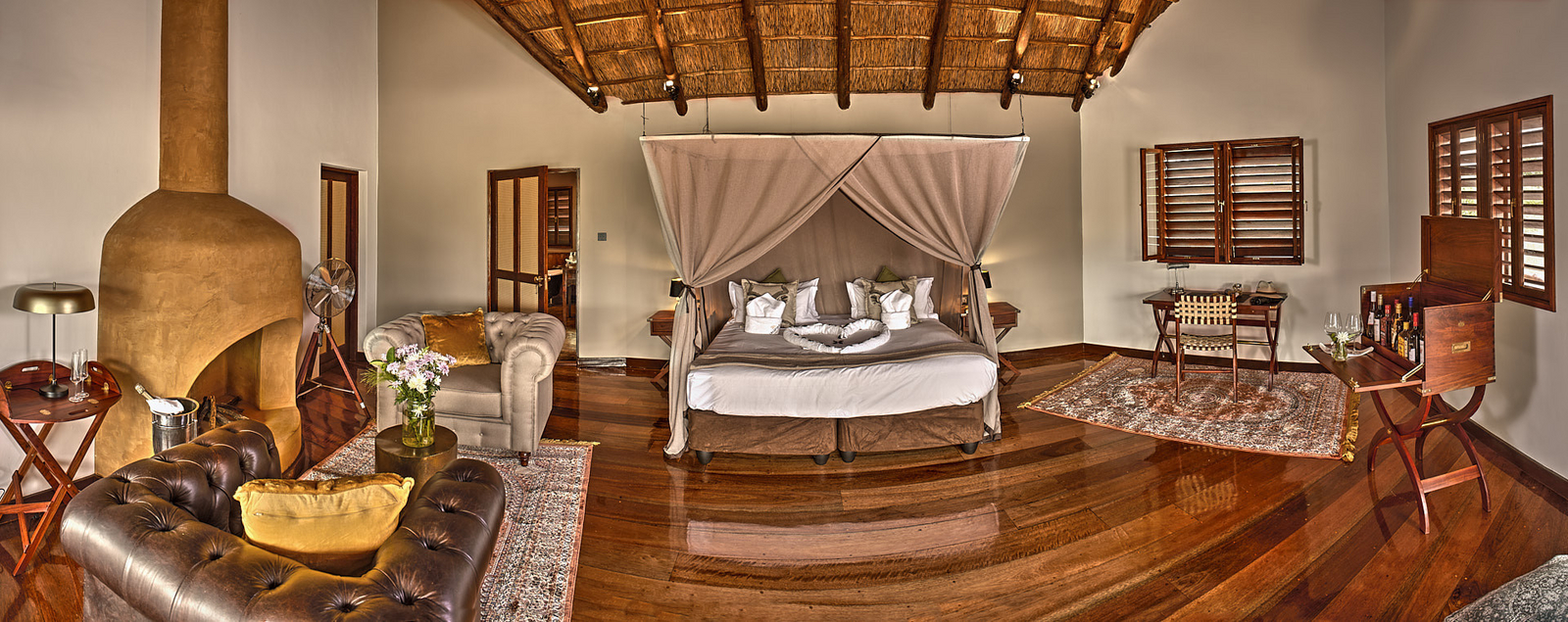 Deception Valley Lodge Deception Valley Lodge: Bett und Kamin