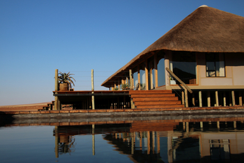 Kwessi Dunes: Lodge und Swimmingpool