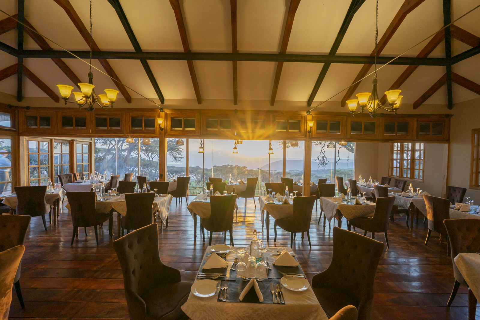 Ngorongoro Lion's Paw Ngorongoro Lion's Paw: Abendsonne im Restaurant