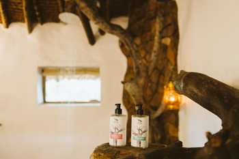 Ruaha River Lodge: Details Badezimmer