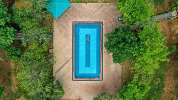 Tathastu Resort Bandhavgarh: Pool Luftbild