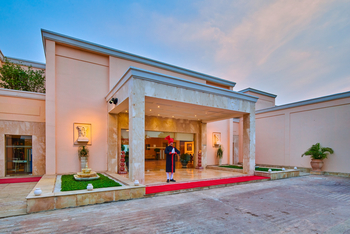 The LaLit Temple View: Begrüßung