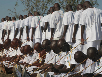Chilo Gorge Safari Lodge: Männer beim Ngomeni-Ritus