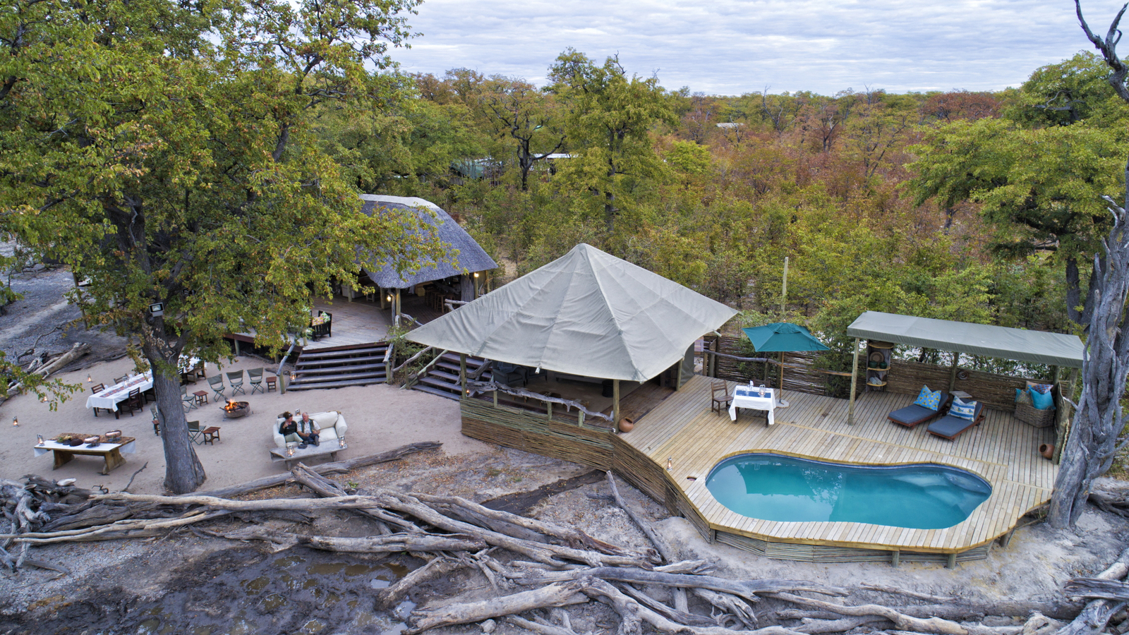 Elephant Pan Camp Elephant Pan Camp: Boma, Lounge und Pool