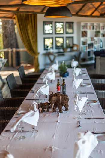 Kazile Island Lodge: Dinner Table