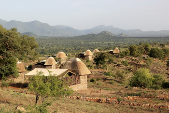 Kidepo Savannah Lodge: Safarizelt Landschaft