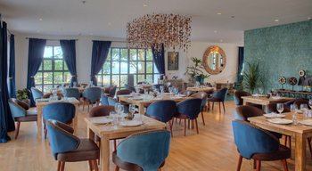 Latitude 0: The Other Side - Speisesaal