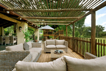 Notten's Bush Camp: Veranda mit Halbschattendach