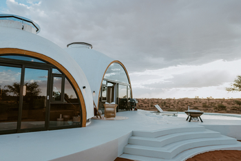 Reverie Kalahari Pod: Stufen zur Terrasse