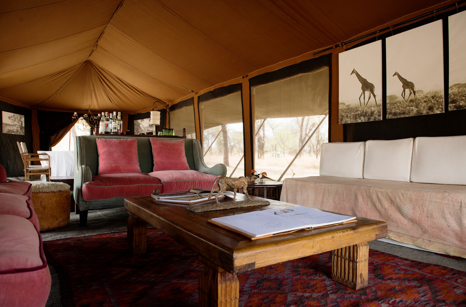 Serians Serengeti Mobile Kusini Camp Serians Serengeti Mobile Kusini Camp: Interior Zelt