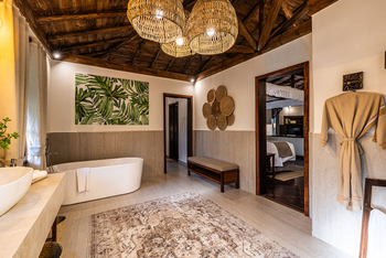 The Palms: Bad Interior