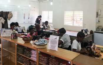 Kafunta River Lodge: Women's Craft