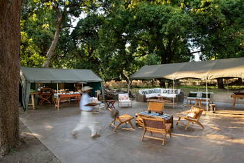 Mana River Camp Mana River Camp: Freiluftlounge