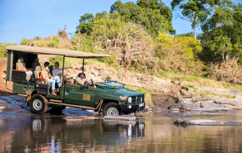 Mara Toto Tree Camp: Überquerung des Ntiakitiak River