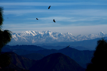 Vanghat: Blick auf die Berge des hohen Himalaya