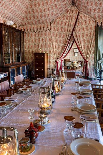 Duke's East Duke's East: Gedeckter Tisch