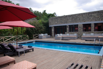 Five Volcanoes Boutique Hotel: Blick über den Pool