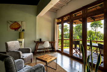 Kitela Lodge: Sitzbereich und Terrasse