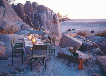 Kubu Island Kubu Island: Dinner zwischen Felsen