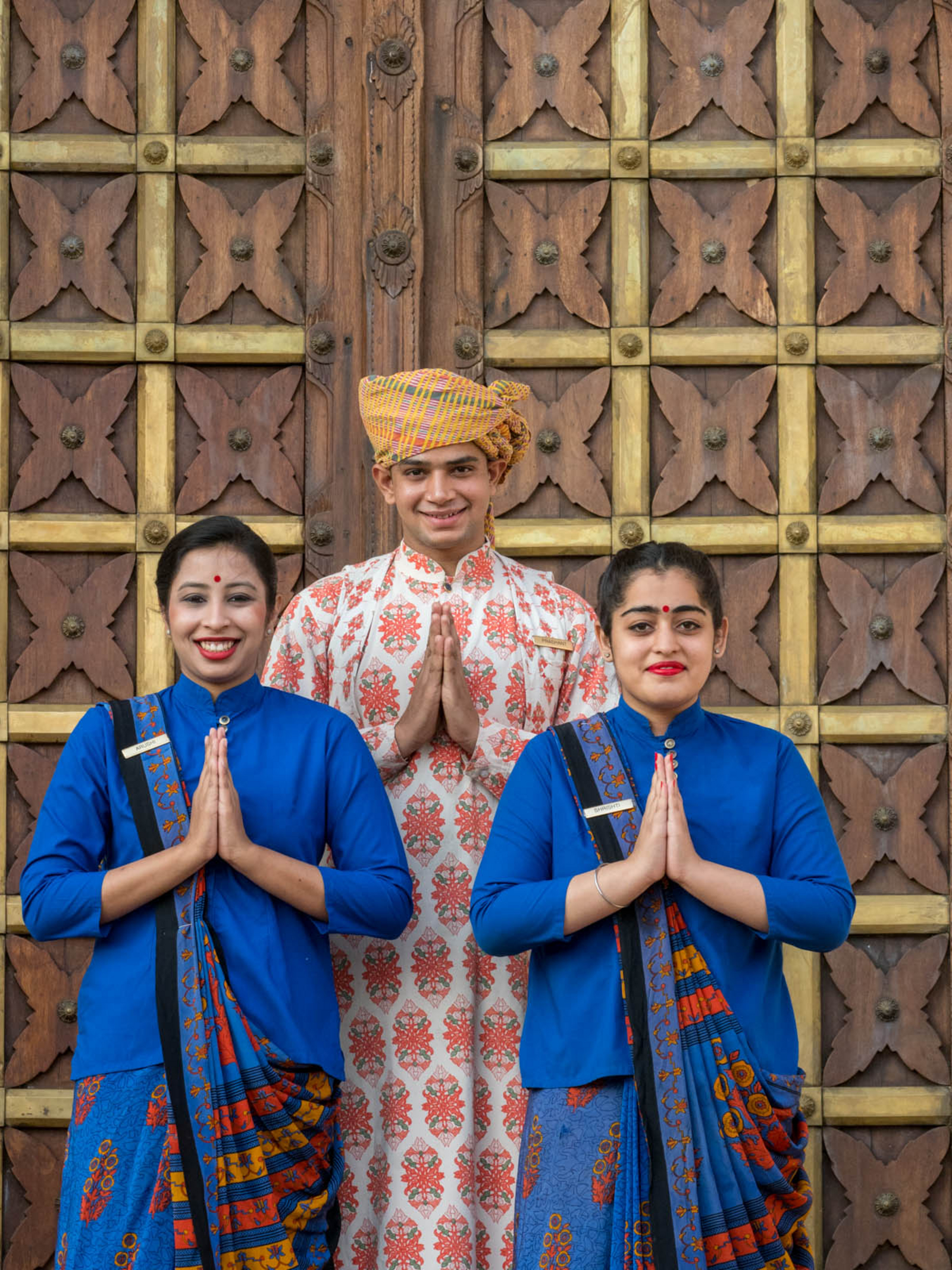 The Oberoi Rajvilas The Oberoi Rajvilas: Vor dem schweren Holztor