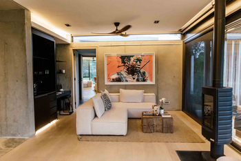 Cheetah Plains Karula House: Lounge einer weiteren Suite